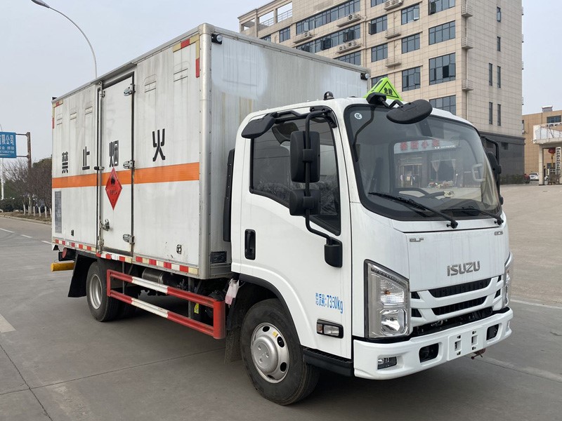 CSC5070XRQJW6型易燃?xì)怏w廂式運輸車
