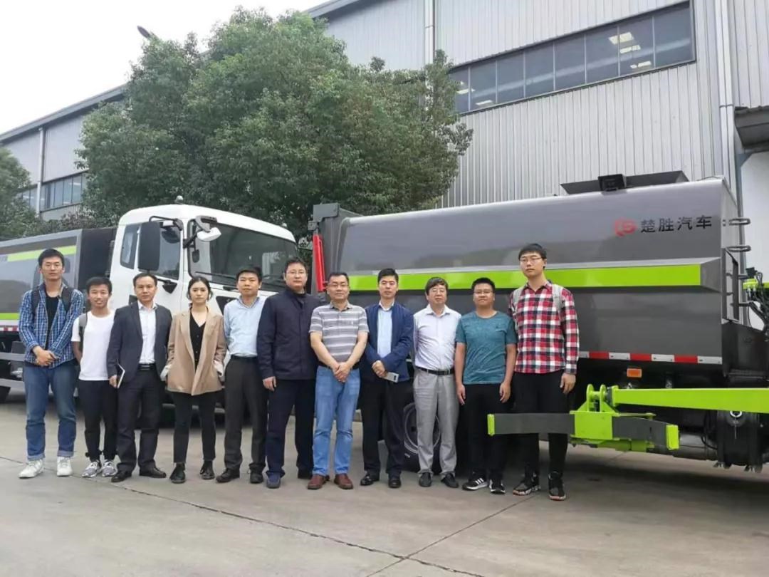 驚艷！“智能機(jī)械臂”自裝卸式垃圾車震撼問(wèn)世
